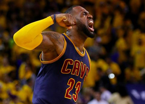  詹姆斯复出砍下赛季新高分  